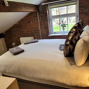 Carlisle Central, Cute Appt, The Cupboard Holiday home