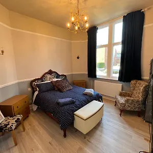 Red Gables - Ground Floor Apartment