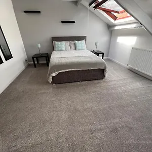 Portland View Apartment